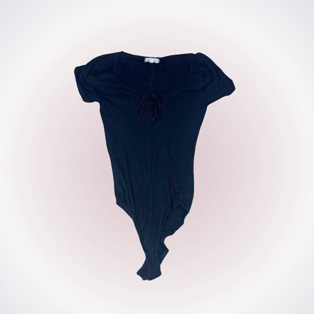 Socialite black ribbed short sleeve bodysuit with tie keyhole top | Sz S